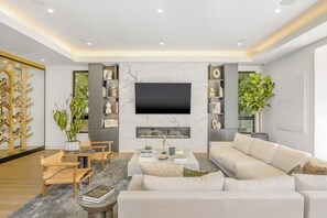 Living area - Luxurious Villa in The Heart Of Beverly Hills/West Hollywood (Beverly Hills)