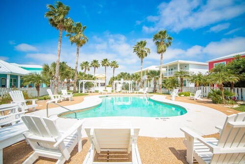 Turquoise Treasure - Boardwalk to the Beach! Beach Gear Credit