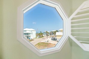 Interior - Turquoise Treasure - Boardwalk to the Beach! Beach Gear Credit (Ormond Beach)