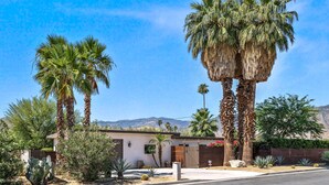 A modern house with a desert garden, palm trees, and a mountain backdrop. - San Miguel (Palm Springs)