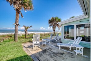 Interior - Sunrise Cottage Direct Oceanfront House (Ormond Beach)