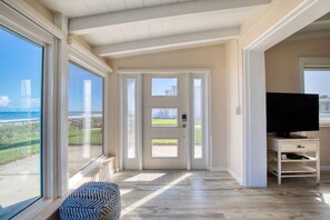 Interior - Sunrise Cottage Direct Oceanfront House (Ormond Beach)