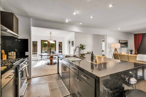 Interior - Sunny Dunes (Palm Springs)