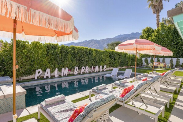 Interior - Via Escuela (Palm Springs)