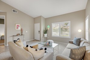 Interior - Shannon (Palm Springs)