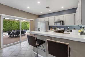 Interior - Shannon (Palm Springs)