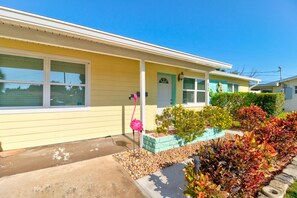 House (2 Bedrooms) | Interior - Tropical Retreat, Updated Private Home With Wifi (Ormond Beach)