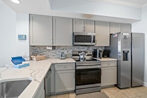 Interior - Waters Edge 205 - Melissa`s Happy Place (Fort Walton Beach)