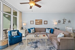 Interior - Waters Edge 205 - Melissa`s Happy Place (Fort Walton Beach)