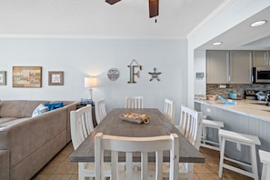 Interior - Waters Edge 205 - Melissa`s Happy Place (Fort Walton Beach)