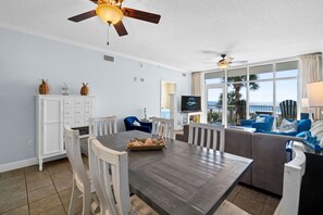 Interior - Waters Edge 205 - Melissa`s Happy Place (Fort Walton Beach)