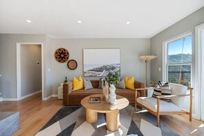 Interior - Marbella Lane - Chic Abode w Mountain Skyline (Pacifica)