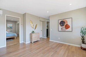 Interior - Marbella Lane - Chic Abode w Mountain Skyline (Pacifica)