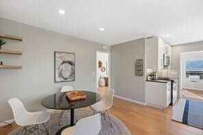 Interior - Marbella Lane - Chic Abode w Mountain Skyline (Pacifica)