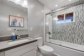 Interior - Marbella Lane - Chic Abode w Mountain Skyline (Pacifica)