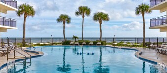 Sunny Ormond Beach SOB Condo, Pool, No Drive Beach