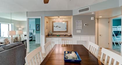 Sunny Ormond Beach SOB Condo, Pool, No Drive Beach
