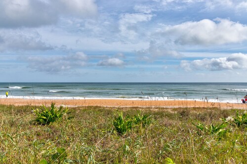Sunny Ormond Beach SOB Condo, Pool, No Drive Beach