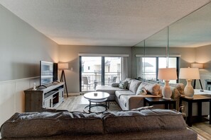 Interior - Sunny Ormond Beach SOB Condo, Pool, No Drive Beach (Ormond Beach)