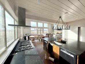 Microwave, oven, stovetop, dishwasher - 6-bedroom cabin-lake access .5 mile-hot tub-sauna-6' spiral slide-Modern Comfort (Island Park)