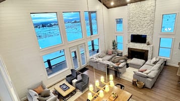 TV, fireplace