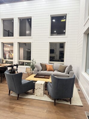 Interior - 6-bedroom cabin-lake access .5 mile-hot tub-sauna-6' spiral slide-Modern Comfort (Island Park)