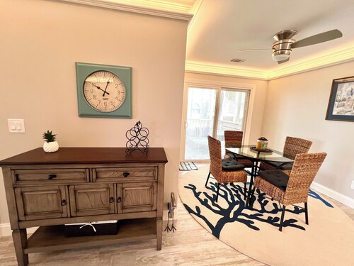 2112 Landfall Way