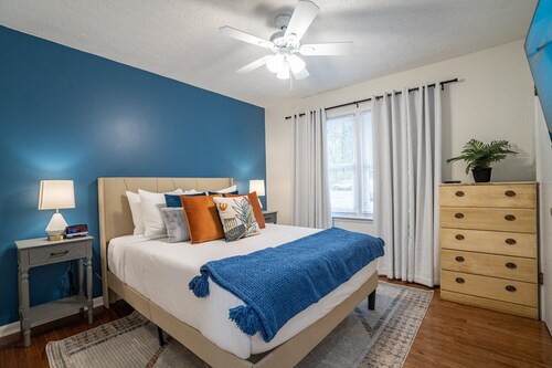 306 Jason Court, Woodstock