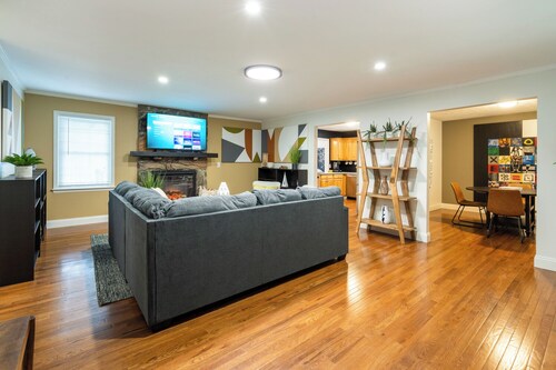 306 Jason Court, Woodstock