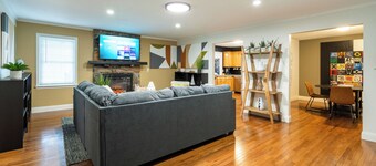 306 Jason Court, Woodstock