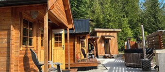 Garden Bay Hideaway Glamping - 2 Bunkie Cabins Site