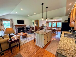 Interior - 36gc Cannon ski Cottage 10 Minutes From Franconia Fire Pit, Wifi, Laundry! Pet Friendly (Franconia)