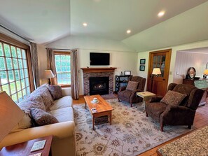 Interior - 36gc Cannon ski Cottage 10 Minutes From Franconia Fire Pit, Wifi, Laundry! Pet Friendly (Franconia)