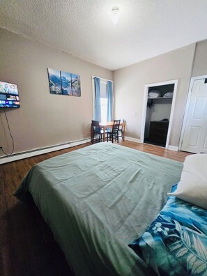 Free WiFi - Nice apartment near Whole Foods, Brown University, Miriam, RI Hospital, Downtown (Providence)