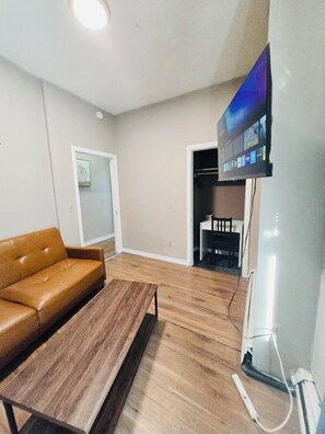 TV - Nice apartment near Whole Foods, Brown University, Miriam, RI Hospital, Downtown (Providence)