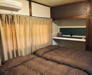 Iron/ironing board, free WiFi, bed sheets - Up to 9 people in a modern Japanese-style house / Direct access to Ikebukuro and Shibuya / Kotatsu in winter / Trip in a quiet residential area (板橋区小茂根)