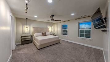 3 多间卧室、办公桌、熨斗/熨衣板、旅行婴儿床