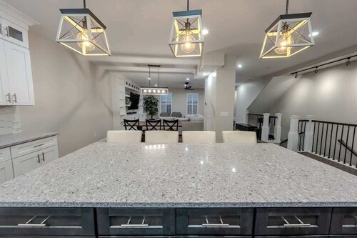 Luxury 4BR Townhome | Pet-Friendly | Waffles too!