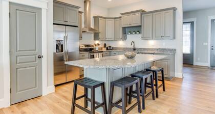 408b The Lynnhaven House Spacious 4 BR Townhouse Walking Distance to the Beach and Boardwalk