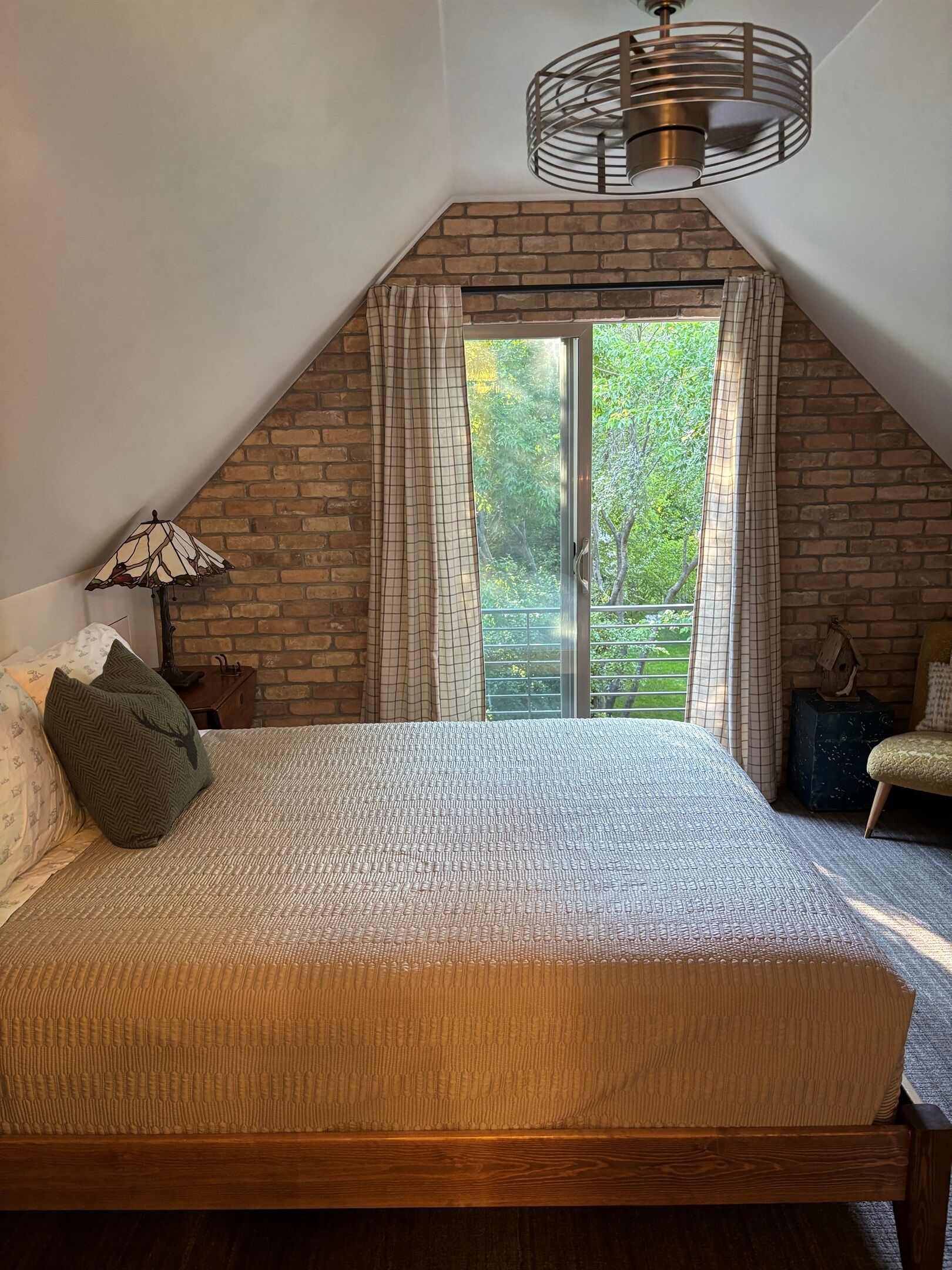 Iron/ironing board, travel cot, free WiFi, bed sheets