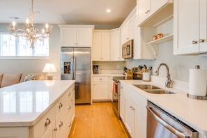 Interior - 410b The King Neptune House (Virginia Beach)