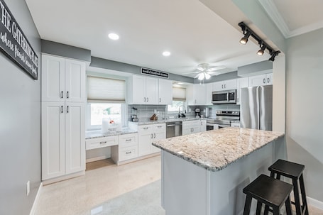 Interior. 4544 Auburn Ave