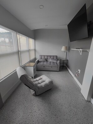 Interior - 4544 Auburn Ave (Fort Myers)