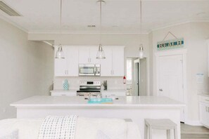 Villa (5 Bedrooms) | Interior - 527 The Cape Henry House (Virginia Beach)