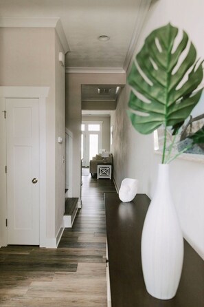 Villa (5 Bedrooms) | Interior - 527 The Cape Henry House (Virginia Beach)