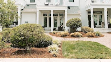 Villa (5 Bedrooms) | Front of property