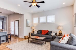 Interior - 408a The Boardwalk House (Virginia Beach)