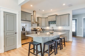 Villa (4 Bedrooms) | Interior - 408a The Boardwalk House (Virginia Beach)