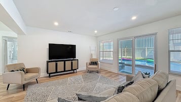 House (4 Bedrooms) | Front of property