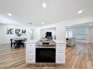 Talo (4 Bedrooms) | Sisätilat